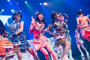 「虹のコンキスタドール 10th Anniversary LIVE ～すべてが虹になるサマーっ！～」埼玉公演の様子。
