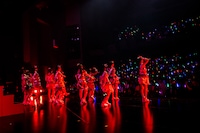 「虹のコンキスタドール 10th Anniversary LIVE ～すべてが虹になるサマーっ！～」埼玉公演の様子。