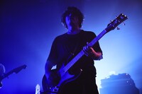 中尾憲太郎（B）（撮影：中野敬久）