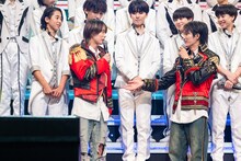 左から井上瑞稀、橋本涼（HiHi Jets）。