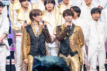 左から那須雄登、浮所飛貴（美 少年）。