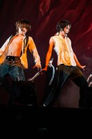 左から井上瑞稀、橋本涼（HiHi Jets）。