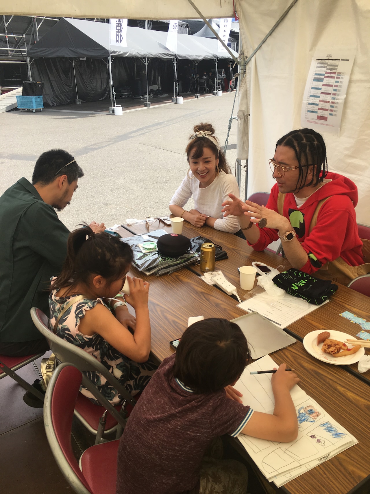 FNCYのメンバーと。フェスの楽屋にて。