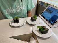 カニ味噌寿司の3連コンボ。