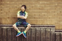 カラオケでKANの曲を歌ったら途中で消されてしまった園田賢。