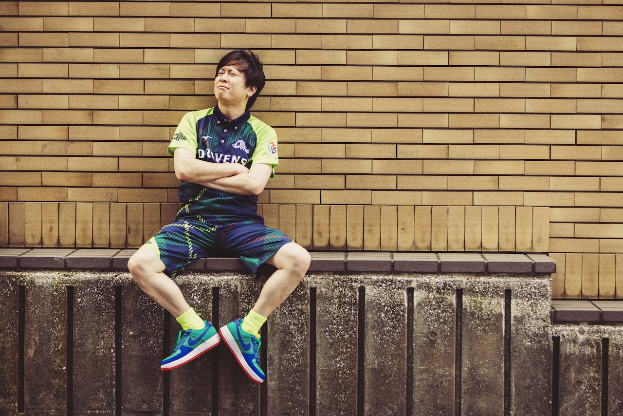 カラオケでKANの曲を歌ったら途中で消されてしまった園田賢。