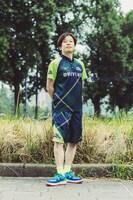 「野球選手が夢だった。」のジャケットを再現する園田賢。