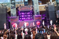 Lienelのパフォーマンスの様子。（撮影：笹森健一）