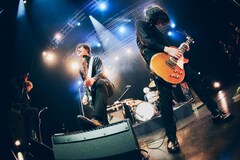 THE BAWDIESは永久に不滅です！新宿の一角でロックンロールが轟いた熱狂のツアーファイナル