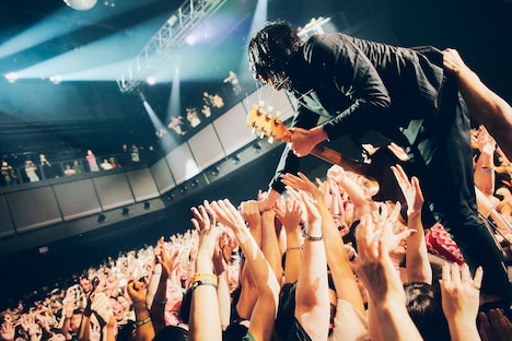 JIM（G）（撮影：山川哲矢）