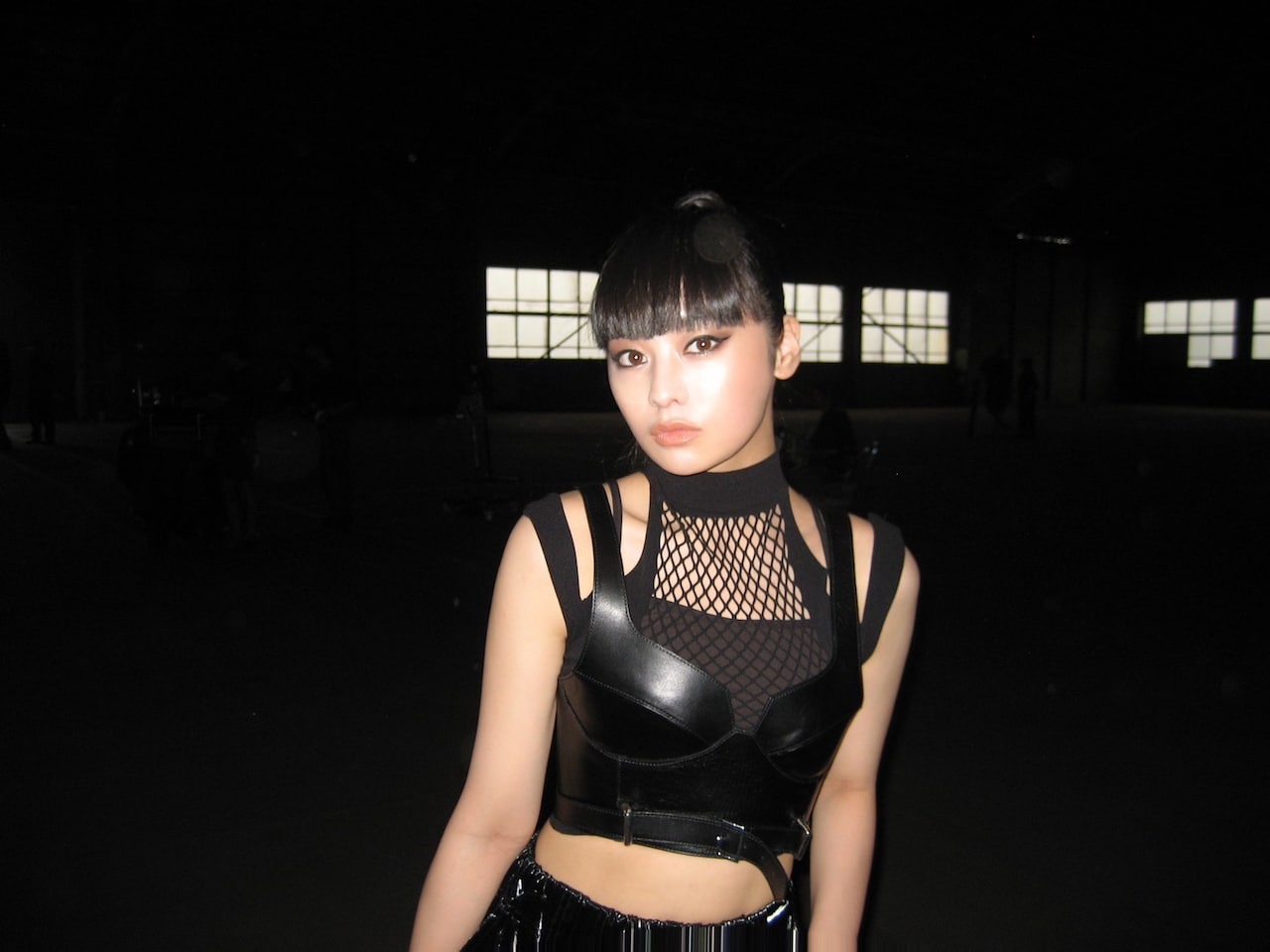 吉柳咲良がスタイリッシュに踊る、デビュー曲「Pandora」ダンスパフォーマンスビデオ