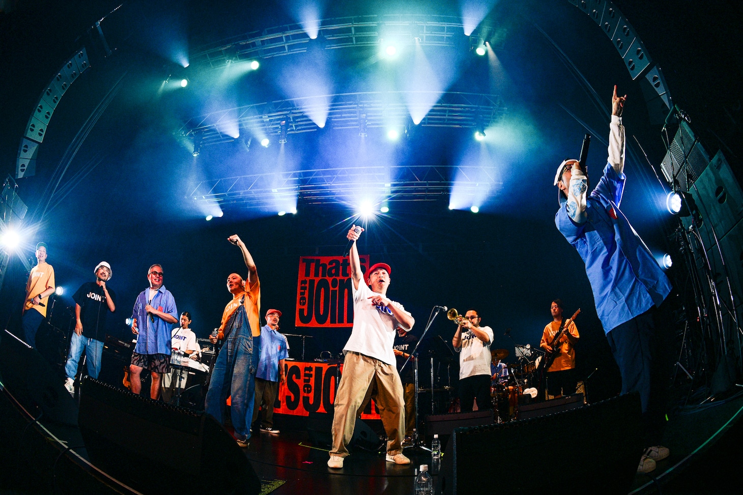 ラストの「GET UP AND DANCE」の様子。（Photo by Teppei Kishida）