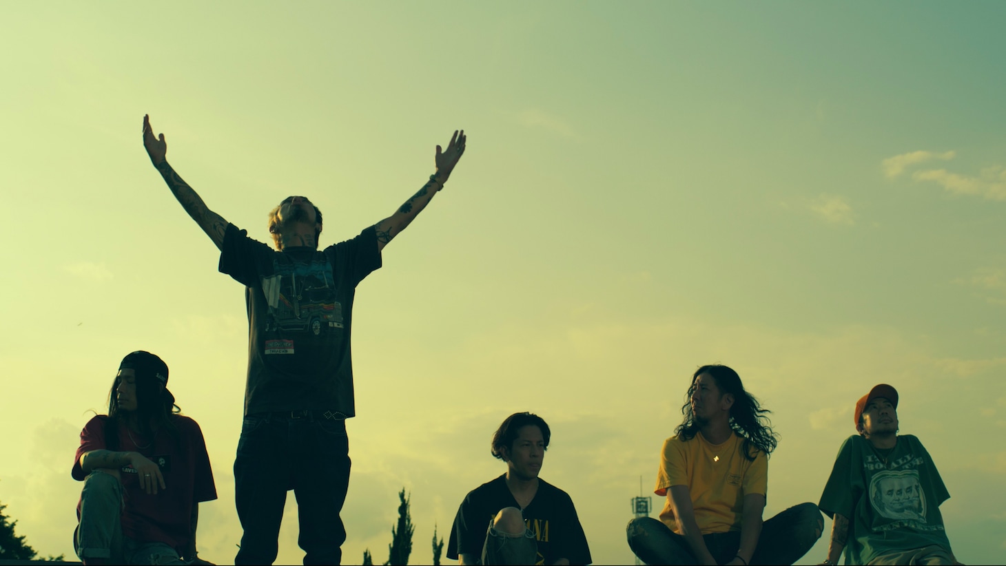 The BONEZ「Straight Up feat. Kj」MVより。