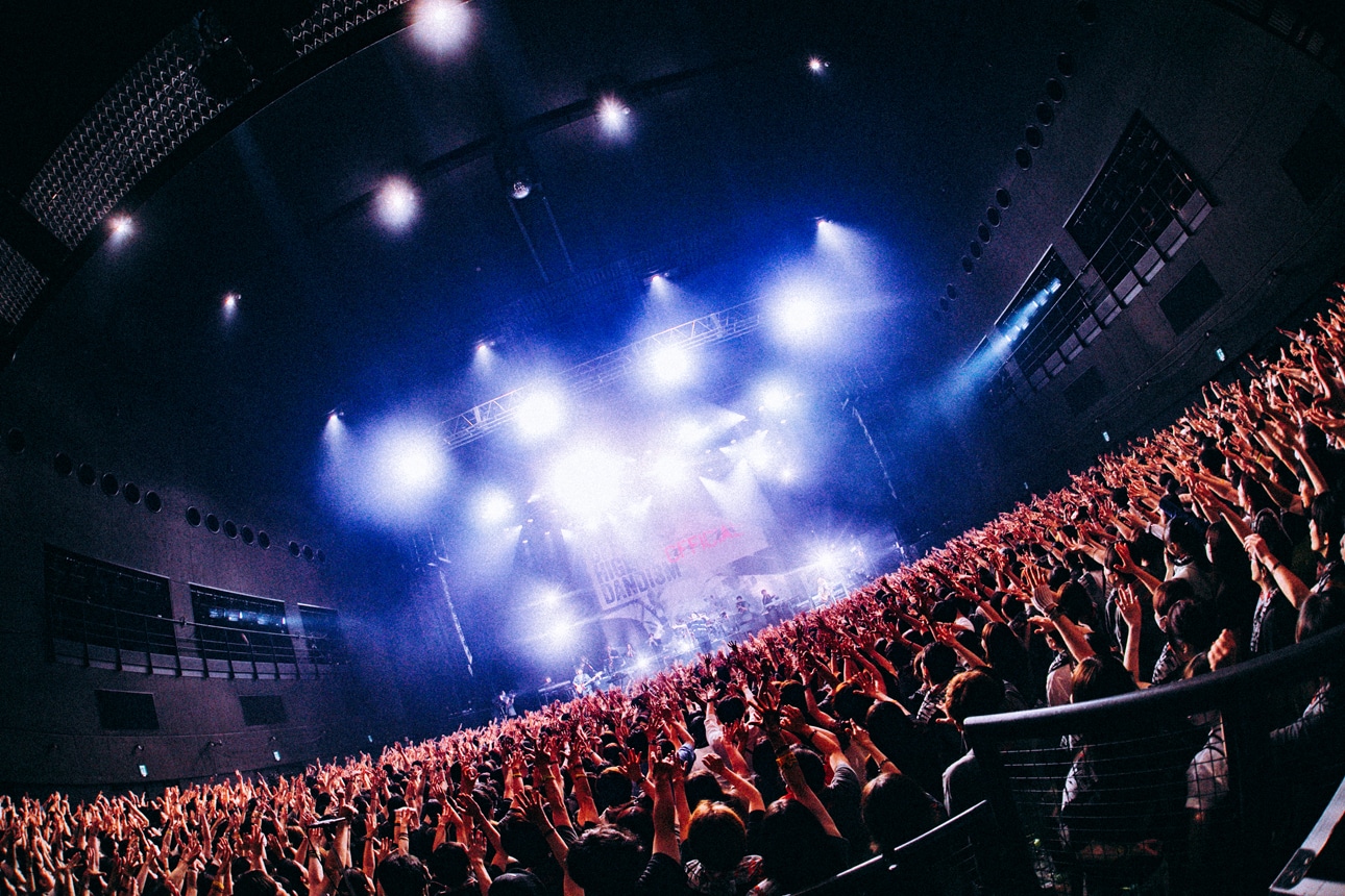 「Official髭男dism one-man live 2024 -UNOFFICIAL-」の様子。（Photo by “TAKAHIRO TAKINAMI”）