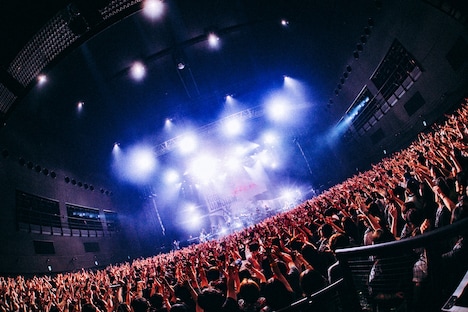 「Official髭男dism one-man live 2024 -UNOFFICIAL-」の様子。（Photo by “TAKAHIRO TAKINAMI”）