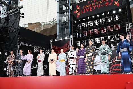 浴衣姿で登壇した「君とゆきて咲く」のキャストたち。