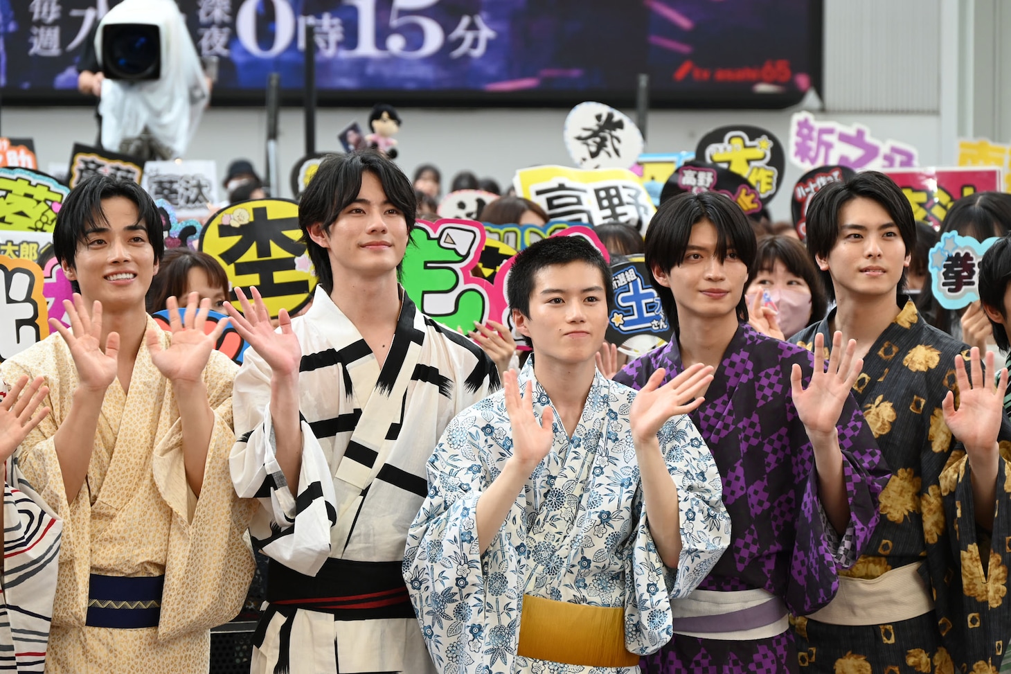 左から羽谷勝太、前田拳太郎、奥智哉、杢代和人（原因は自分にある。）、高野洸。