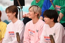 左から山中柔太朗（M!LK）、アロハ（超特急）、塩崎太智（M!LK）。