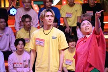 TAKUYA（BUDDiiS）の“胸キュン演技”の様子。