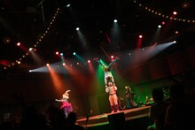 チャラン・ポ・ランタン結成15周年記念公演「RANTAN-CIRCUS～とおまわりしつつ、とおあまりいつつ～」の様子。（Photo by Masayo）