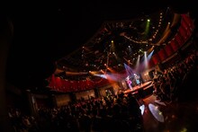 チャラン・ポ・ランタン結成15周年記念公演「RANTAN-CIRCUS～とおまわりしつつ、とおあまりいつつ～」の様子。（Photo by Masayo）