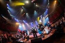 チャラン・ポ・ランタン結成15周年記念公演「RANTAN-CIRCUS～とおまわりしつつ、とおあまりいつつ～」の様子。（Photo by Masayo）