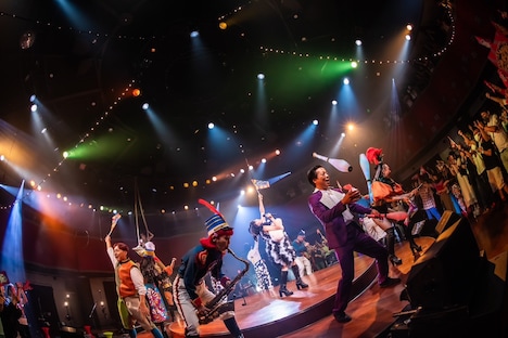 チャラン・ポ・ランタン結成15周年記念公演「RANTAN-CIRCUS～とおまわりしつつ、とおあまりいつつ～」の様子。（Photo by Masayo）