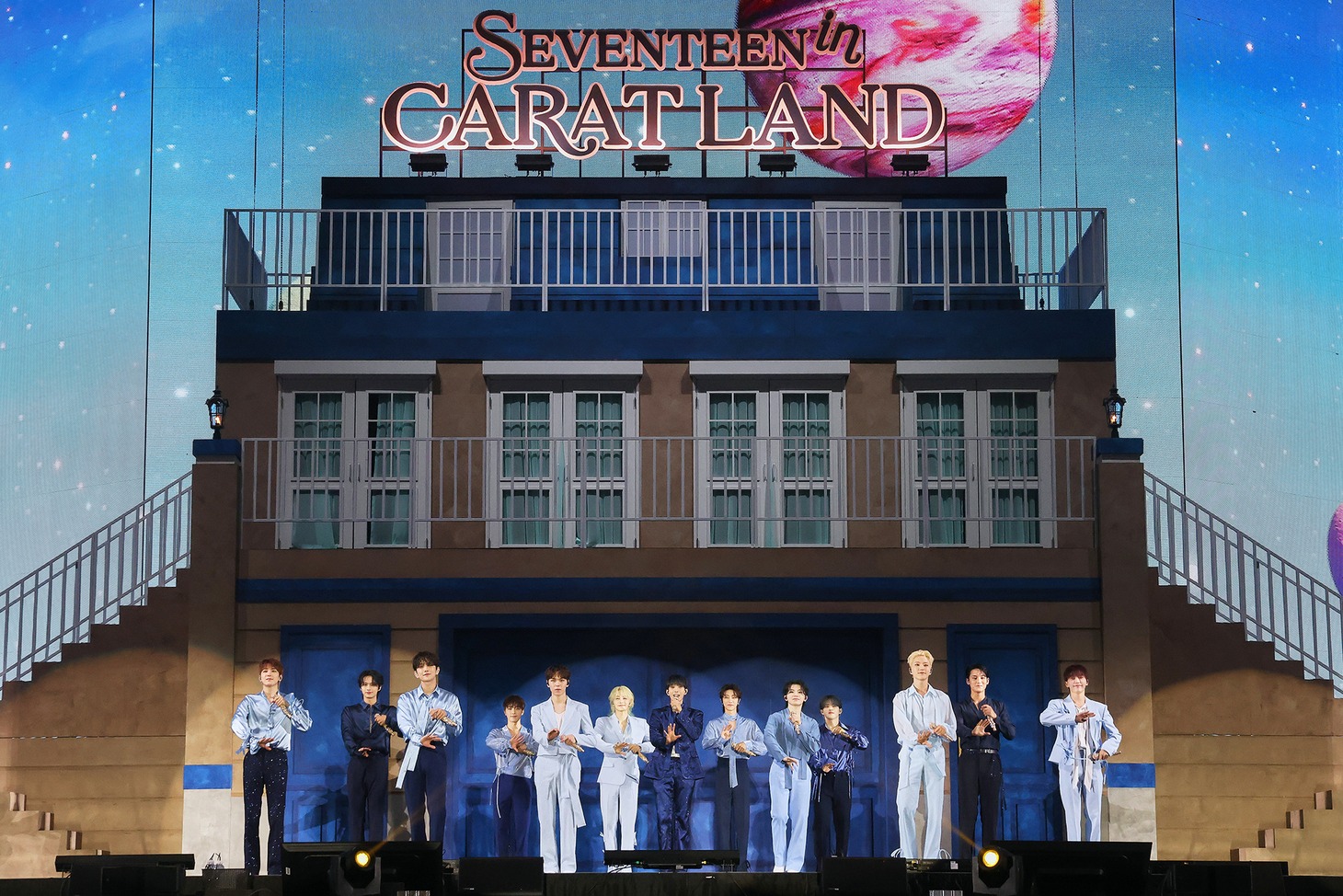 「2024 SVT 8TH FAN MEETING ＜SEVENTEEN in CARAT LAND＞」の様子。(P)&(C) PLEDIS Entertainment