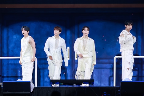 S.COUPS、WONWOO、MINGYU、VERNONからなるヒップホップチームによる「Spell」のステージ。(P)&(C) PLEDIS Entertainment