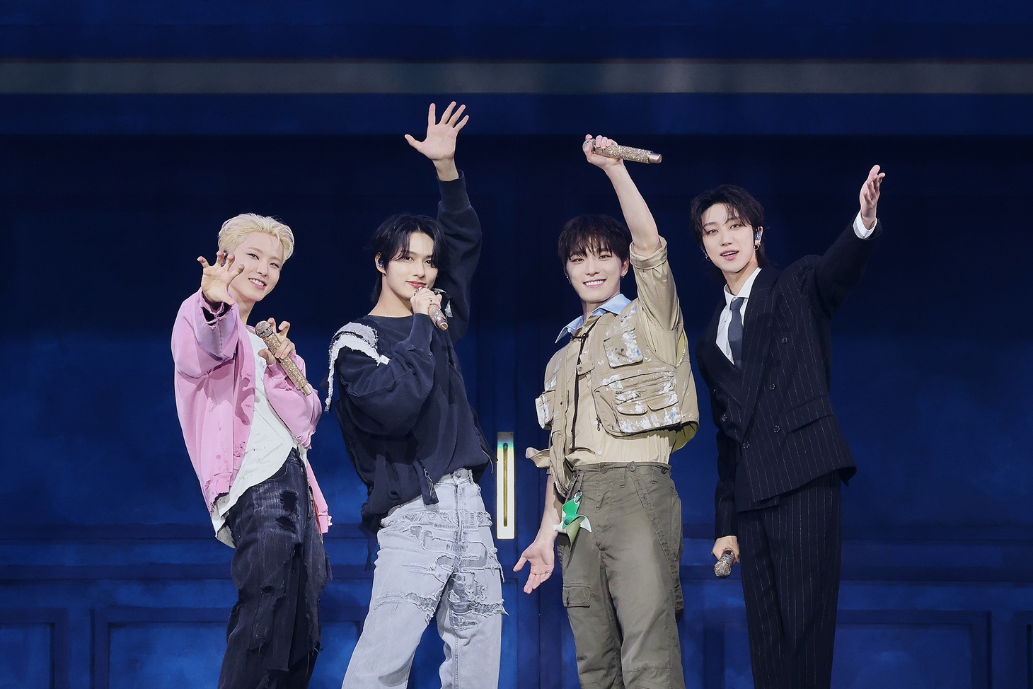 HOSHI、JUN、THE 8、DINOからなるパフォーマンスチームによる「Cheers to Youth」のステージ。(P)&(C) PLEDIS Entertainment