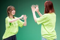 コント「お話会」より。茜とminan。