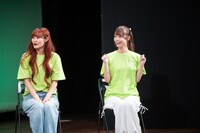 コント「作詞」より。minanと齋藤。