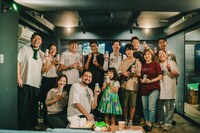 「イヨシコーラの歌」参加者たち。