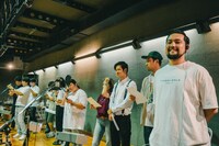 「イヨシコーラの歌」レコーディング風景。