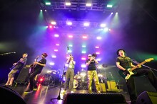 LÄ-PPISCH（撮影：緒車寿一）