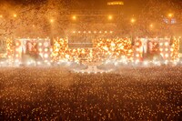 「Mrs. GREEN APPLE ゼンジン未到とヴェルトラウム～銘銘編～」神奈川・横浜スタジアム公演の様子。