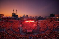 「Mrs. GREEN APPLE ゼンジン未到とヴェルトラウム～銘銘編～」神奈川・横浜スタジアム公演の様子。