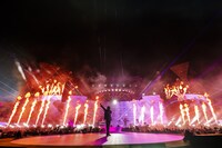 「Mrs. GREEN APPLE ゼンジン未到とヴェルトラウム～銘銘編～」神奈川・横浜スタジアム公演の様子。