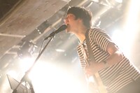 成山剛（Vo, G）（撮影：内藤まみ）
