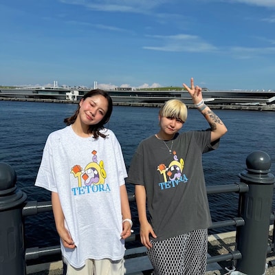 「COIN PARKING DELIVERY × TETORAコラボTシャツ」着用画像