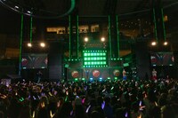 「Mr. FREAK OUT」のパフォーマンスの様子。（撮影：米山三郎）