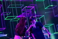 小久保柚乃（右）の胸ぐらをつかむ桜木心菜（左）。