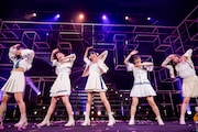 「STAY POP」を歌うえびちゅう低学年メンバー。