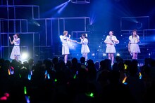 「Hello another world」を歌うえびちゅう高学年メンバー。