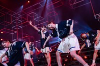 「オーマイゴースト？～わたしが悪霊になっても～」を披露する私立恵比寿中学。