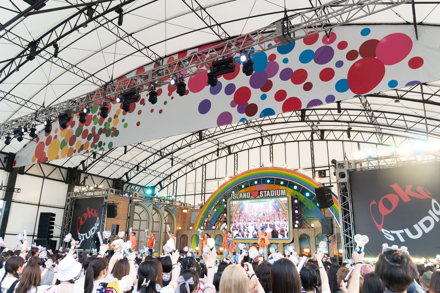 「お台場冒険王2024～人気者にアイ♡LAND～めざましライブ」に出演したONE N' ONLY。
