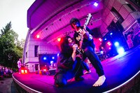 山田将司（Vo）と菅波栄純（G）。（Photo by RUI HASHIMOTO [SOUND SHOOTER]）