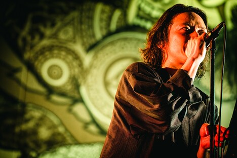 山田将司（Vo）（Photo by RUI HASHIMOTO [SOUND SHOOTER]）