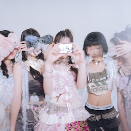 ekomsから5年ぶりアイドルグループdiigデビュー、衣装プロデュースはかてぃ