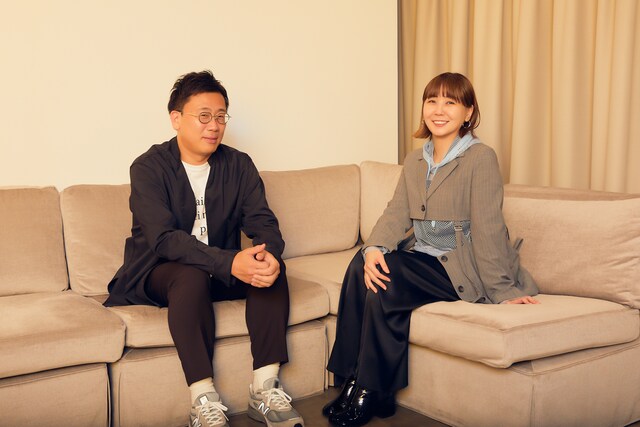 左から古家正亨、土岐麻子。